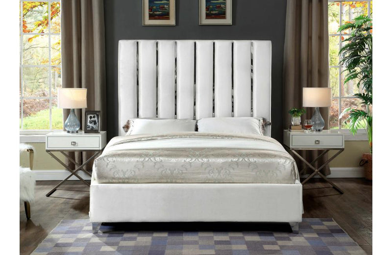 Daelyn White Bed
